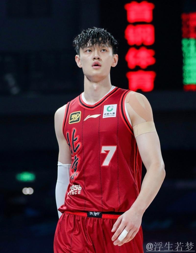 曾凡博因伤赛季提前结束 需休养2至3个月 曾凡博因伤赛季提前结束 需休养2至3个月