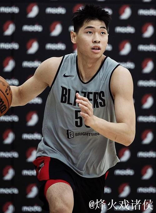 三分8中4！崔永熙发展联盟砍14分4板2助3断2帽